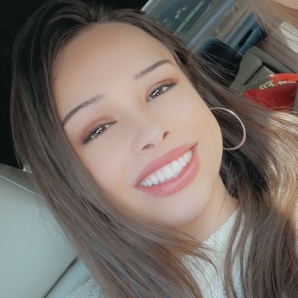 Meet your Posher, Sienna - Picture 1 of 1